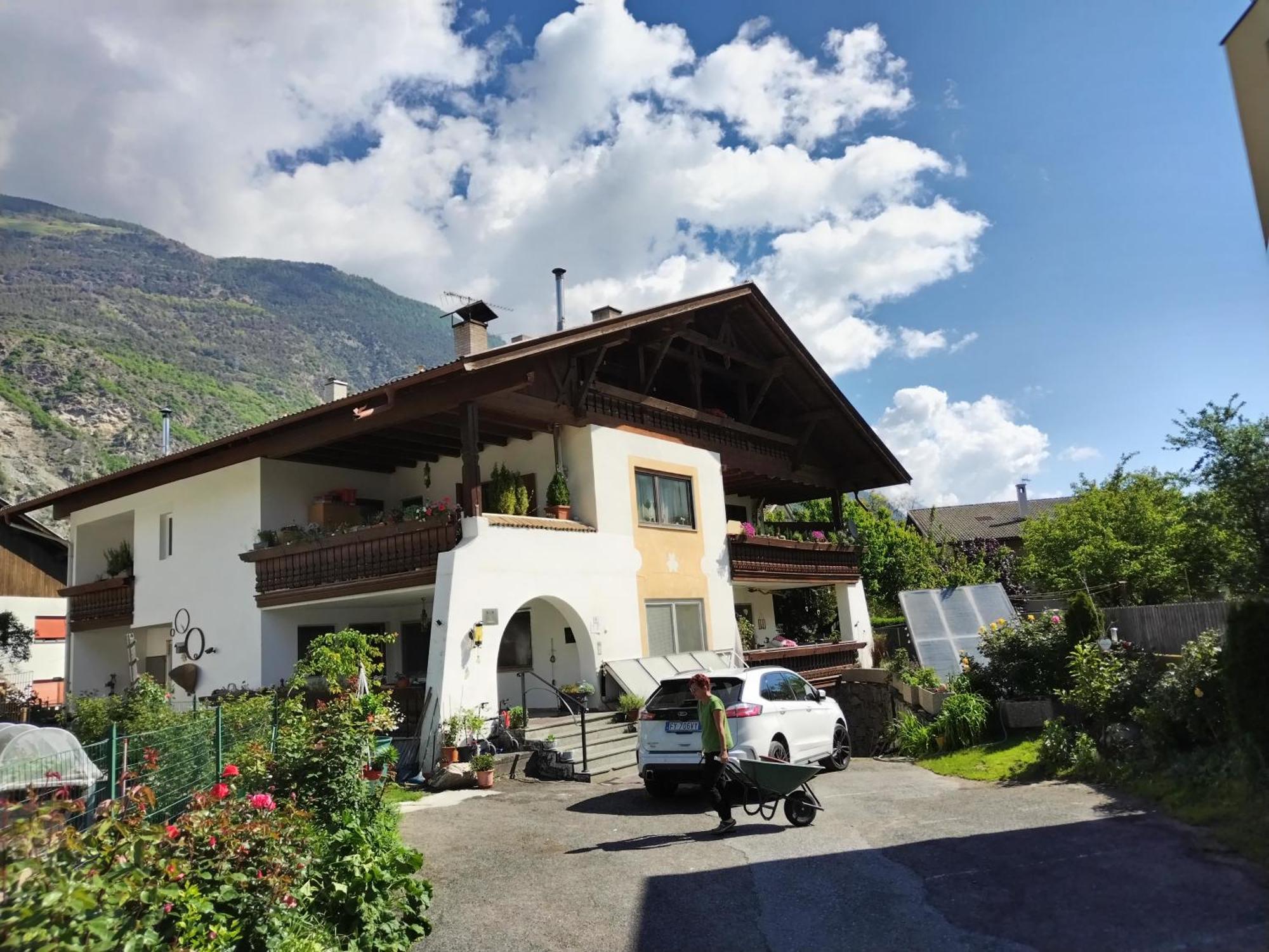 Ferienwohnungen Jojasa Latsch Exterior foto